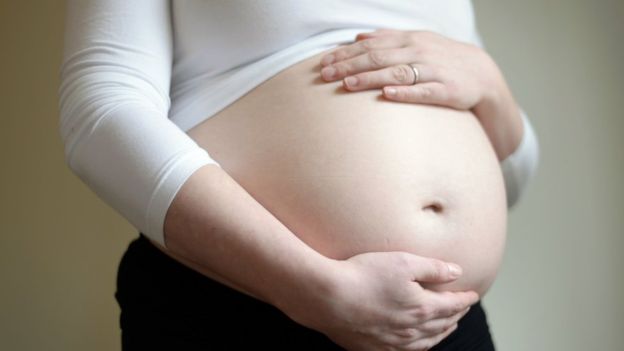 أظهرت دراسة طبية جديدة أن لا علاقة بين زيادة وزن السيدة خلال فترة الحمل واصابة اطفالها بالسكتة الدماغية خلال شبابهم